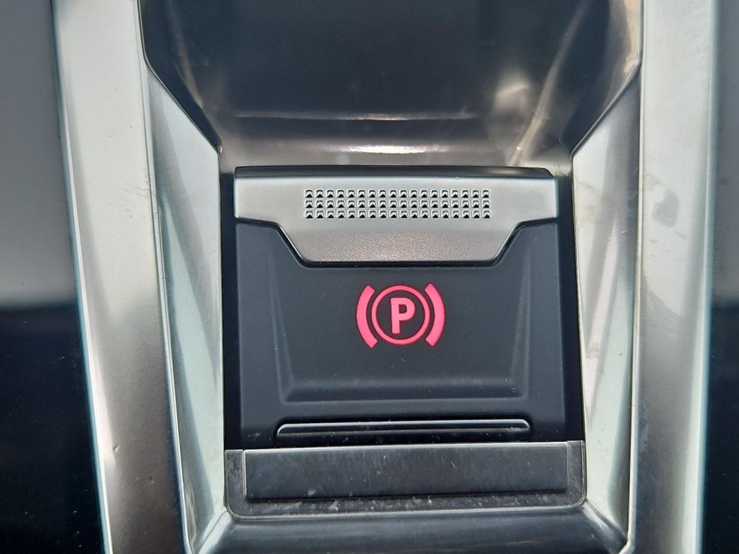 Automobil