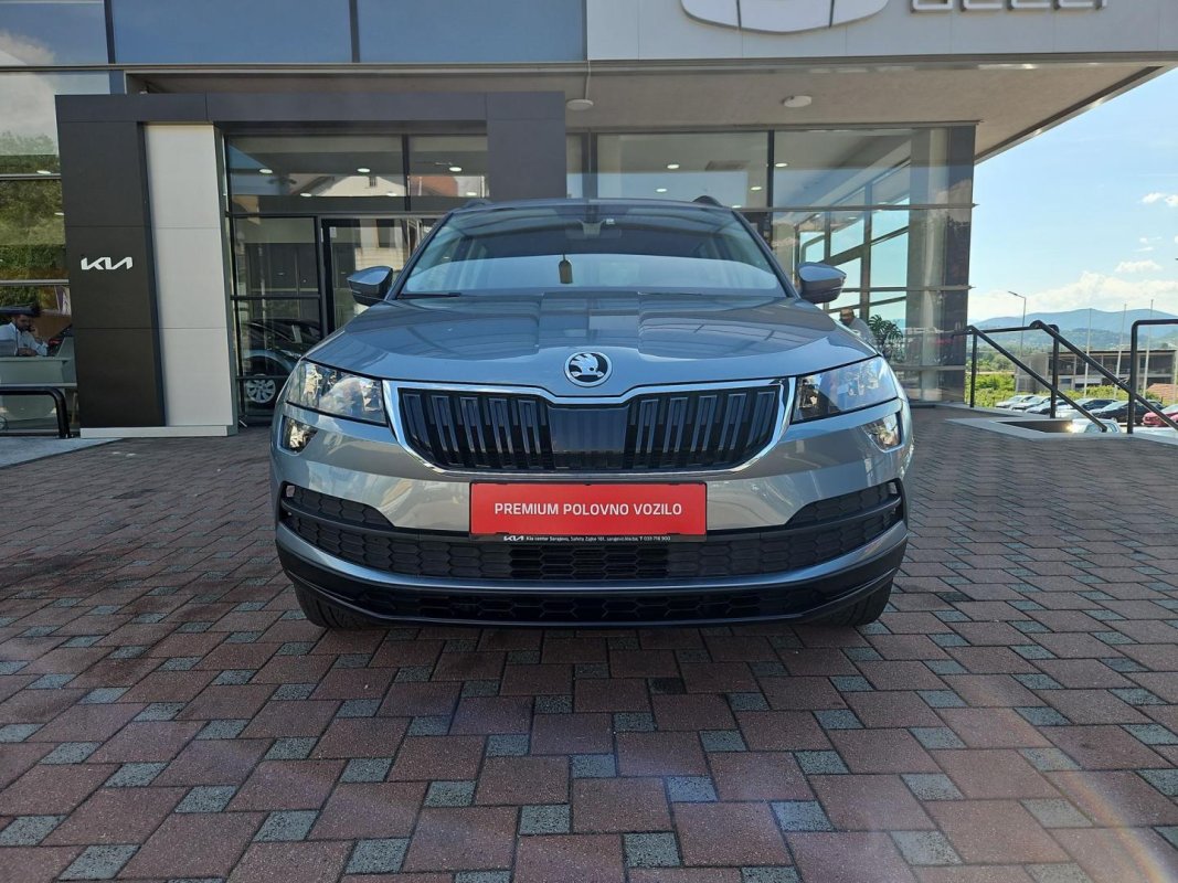 Automobil