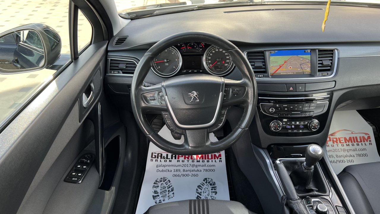 Automobil