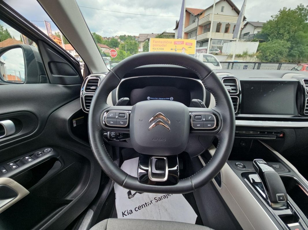 Automobil