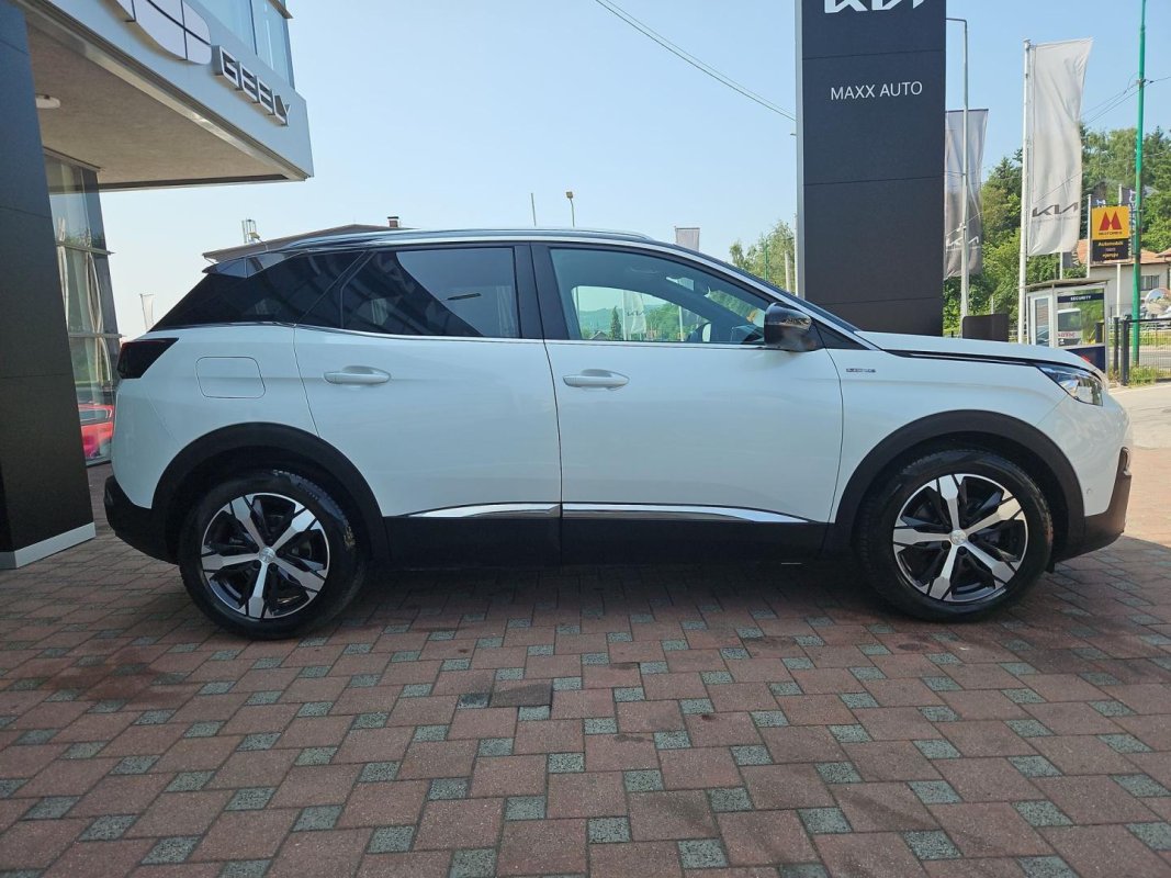Automobil