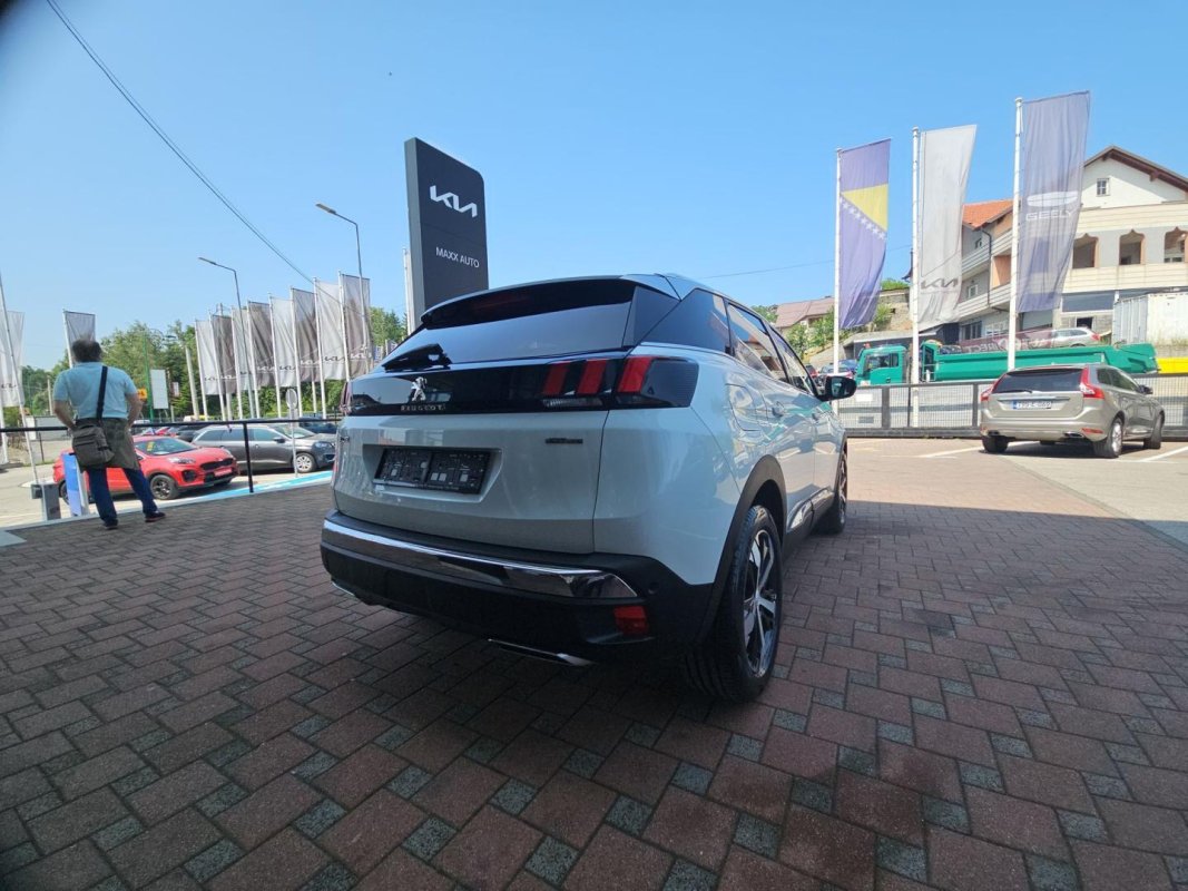 Automobil