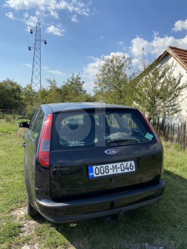 Automobil