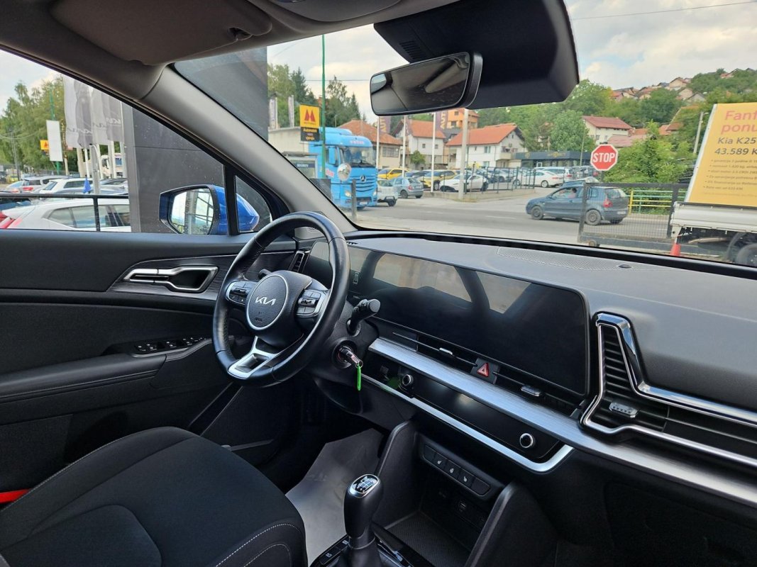Automobil
