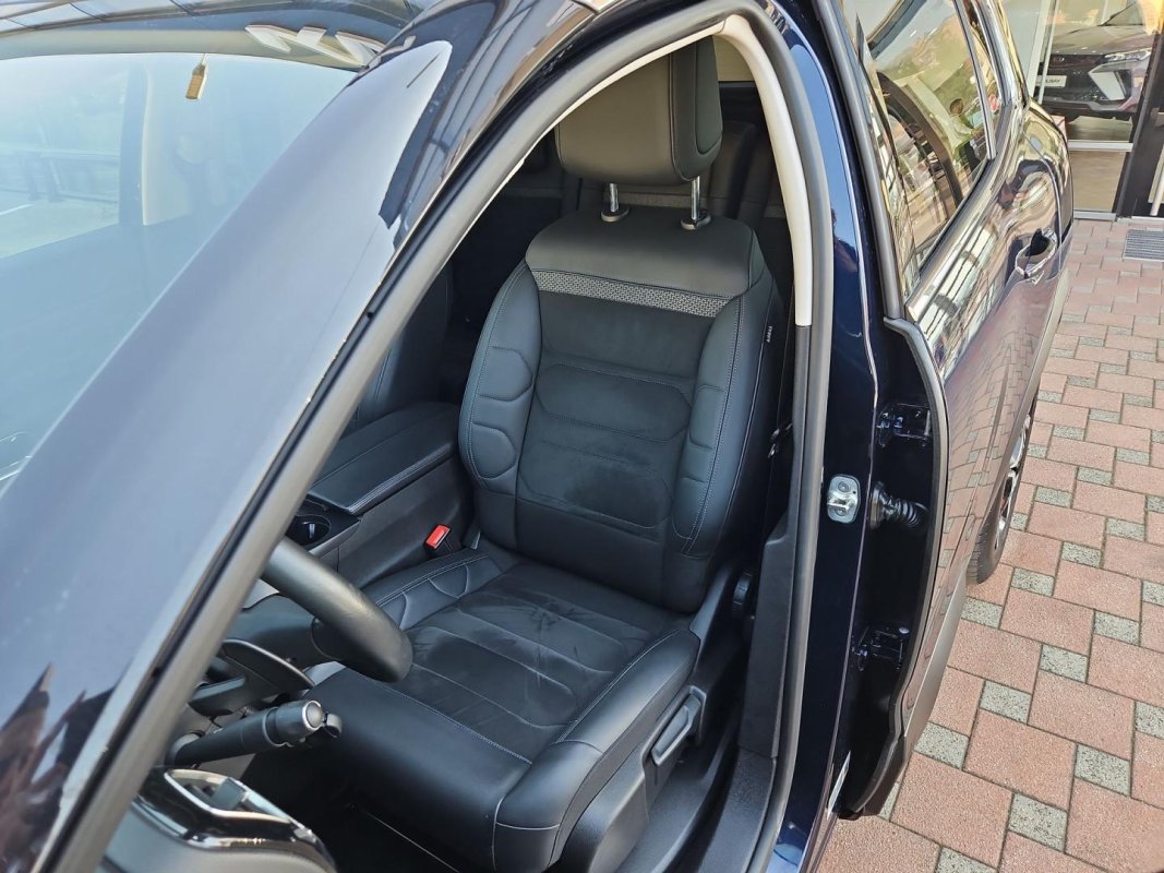 Automobil