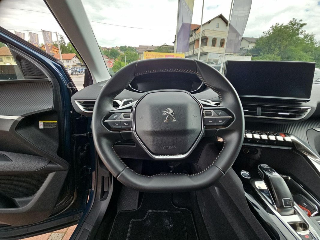 Automobil