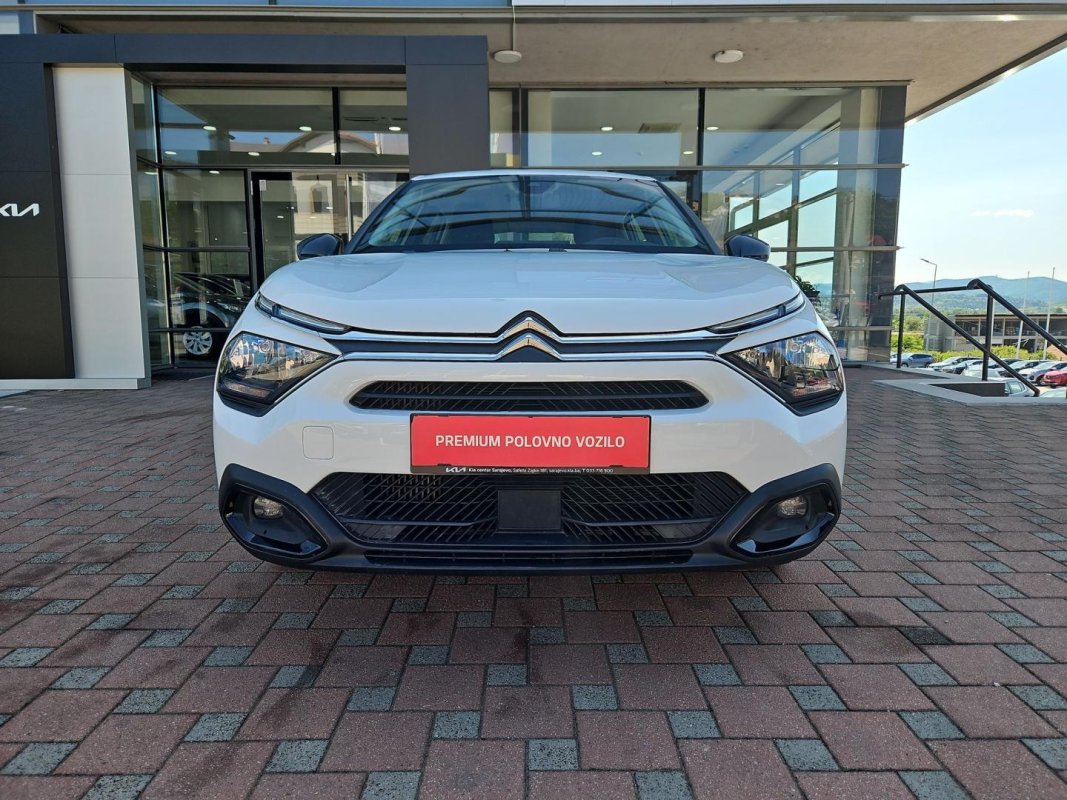 Automobil
