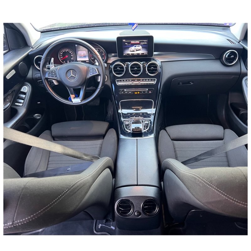 Automobil