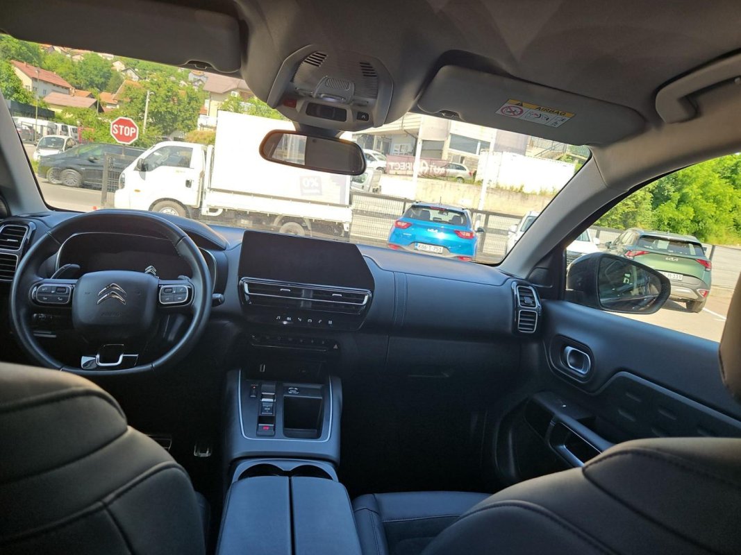 Automobil