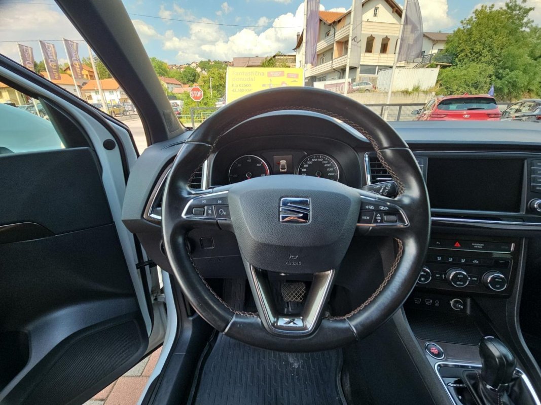 Automobil