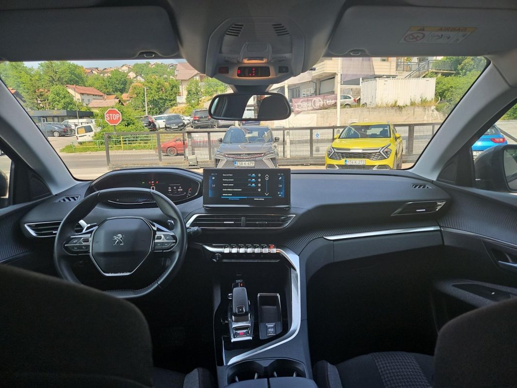 Automobil