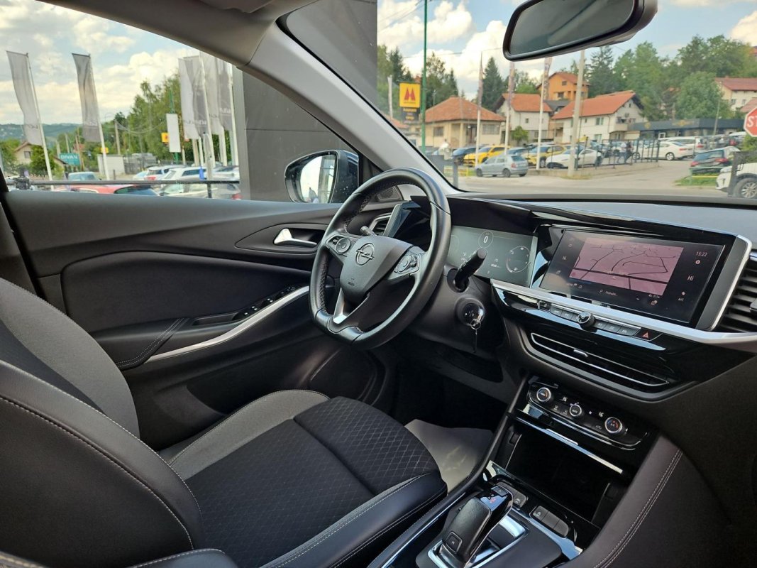 Automobil