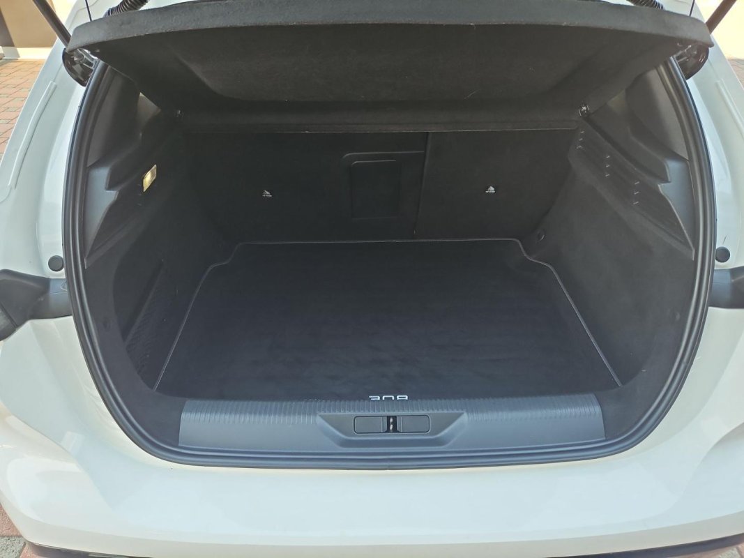 Automobil