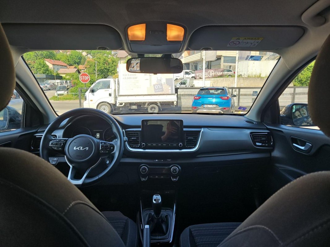 Automobil