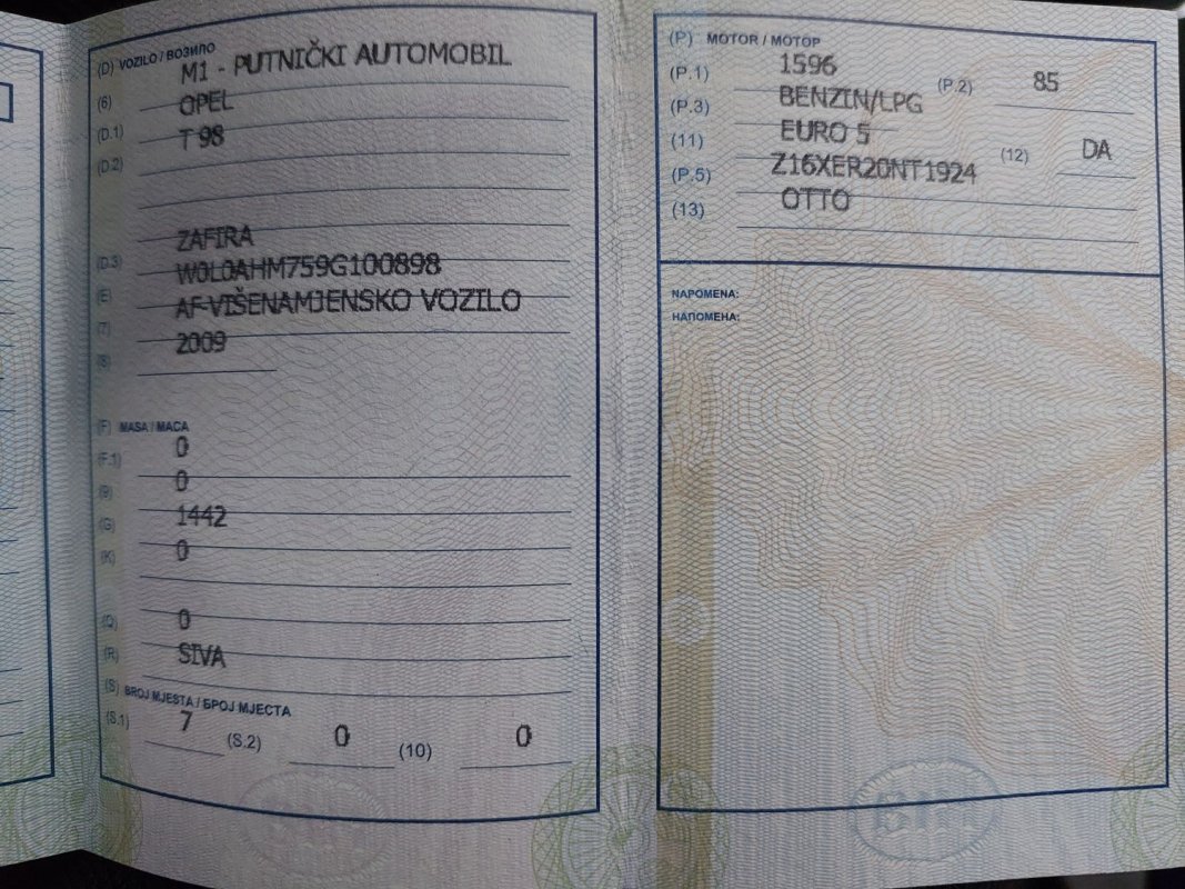 Automobil