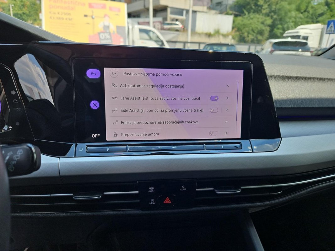 Automobil