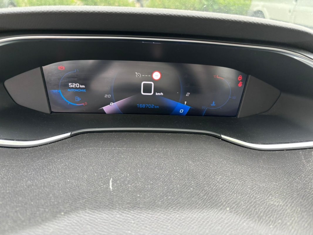 Automobil