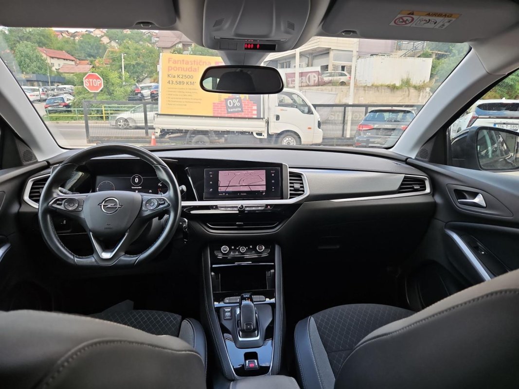 Automobil