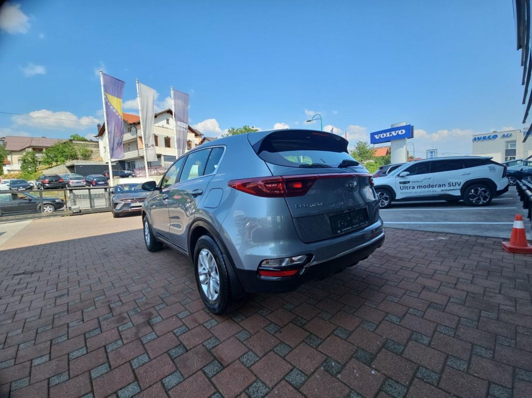 Automobil