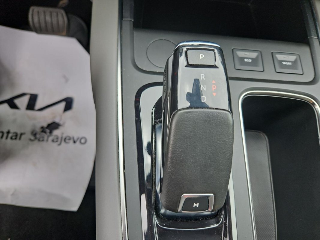 Automobil