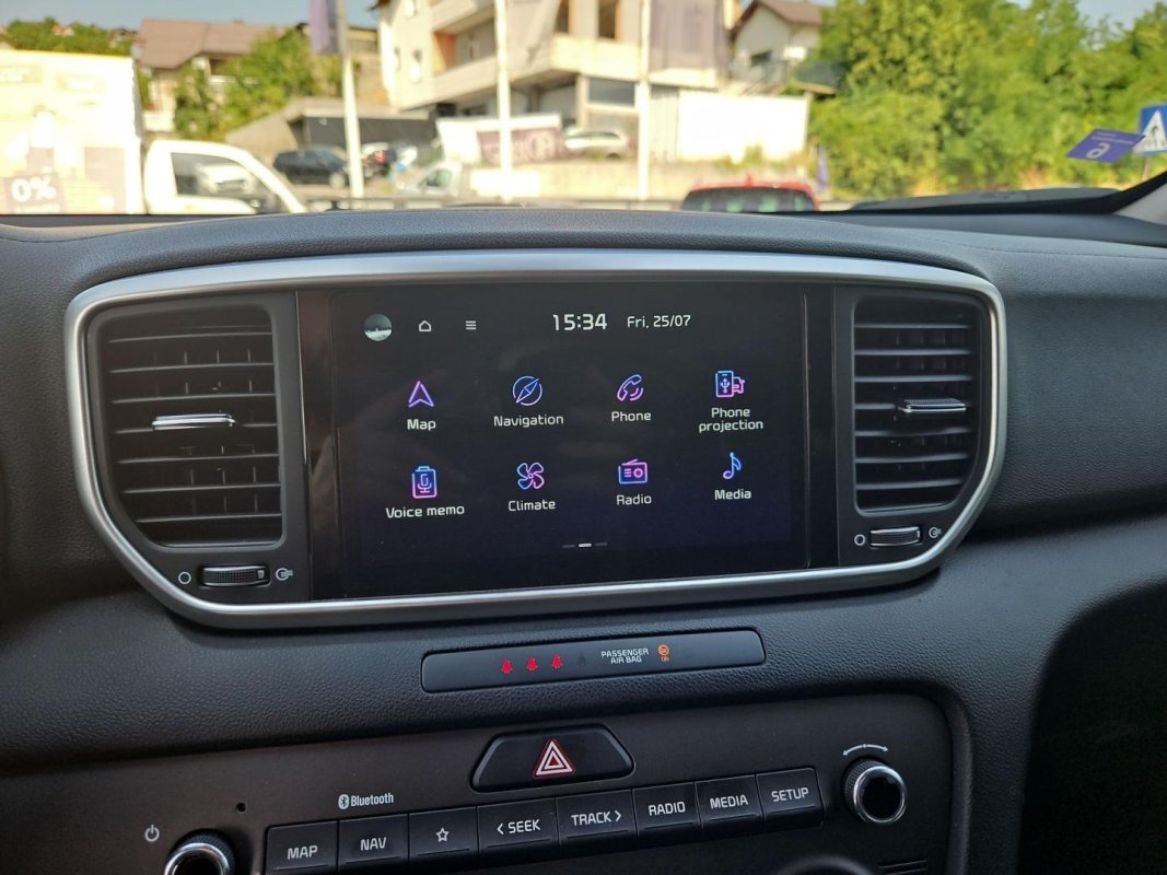 Automobil