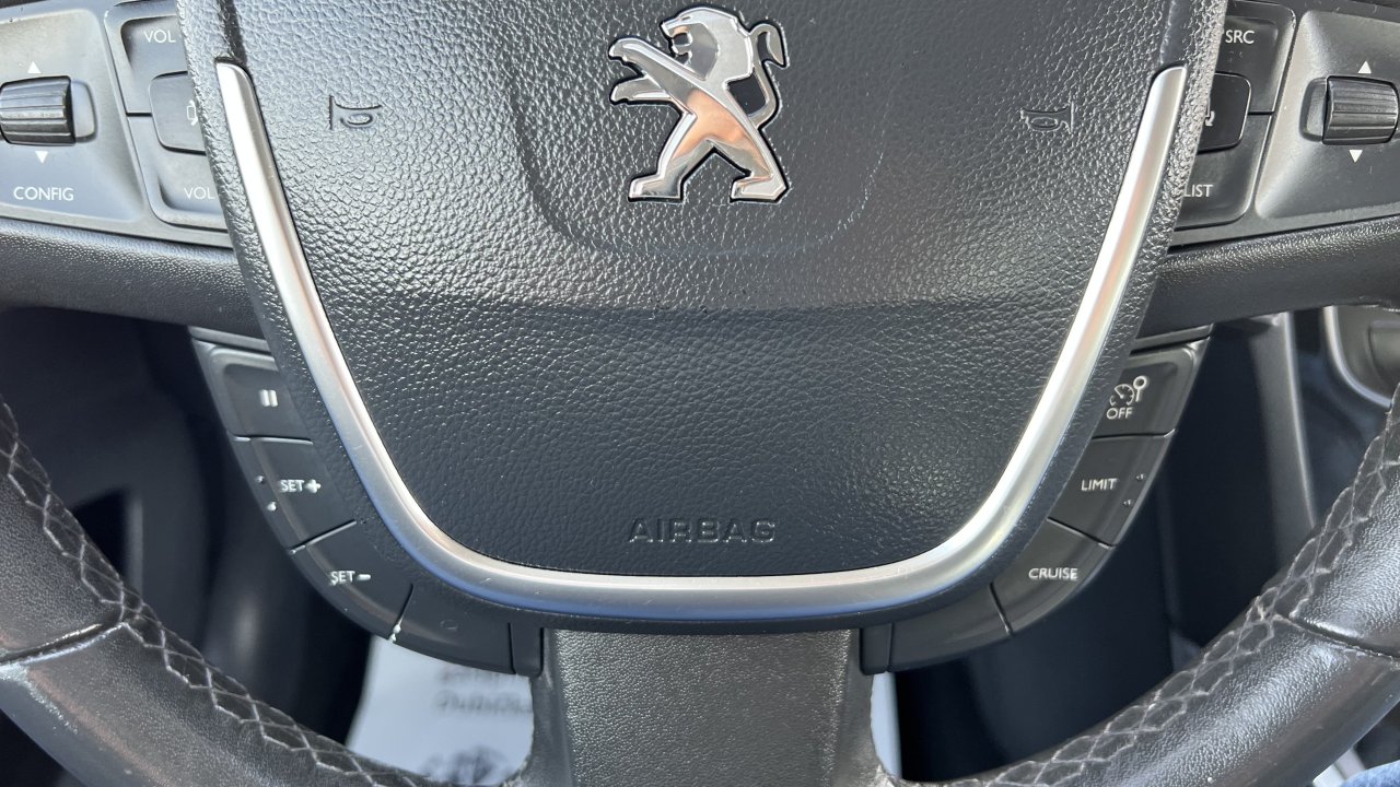 Automobil