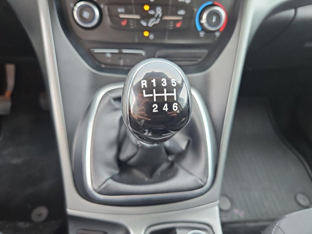 Automobil