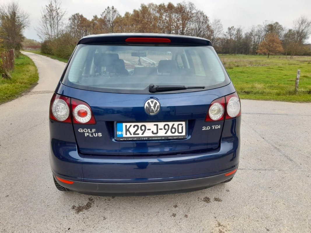 Automobil