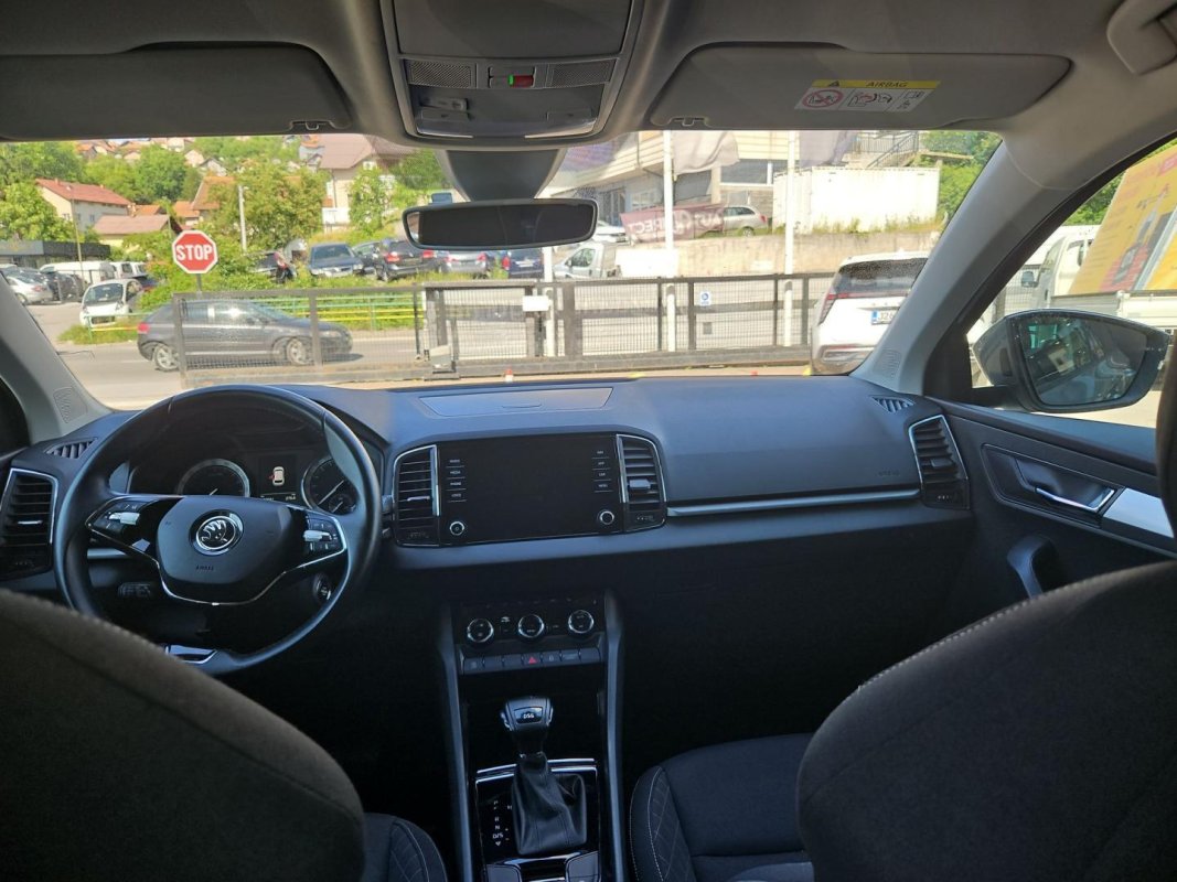 Automobil