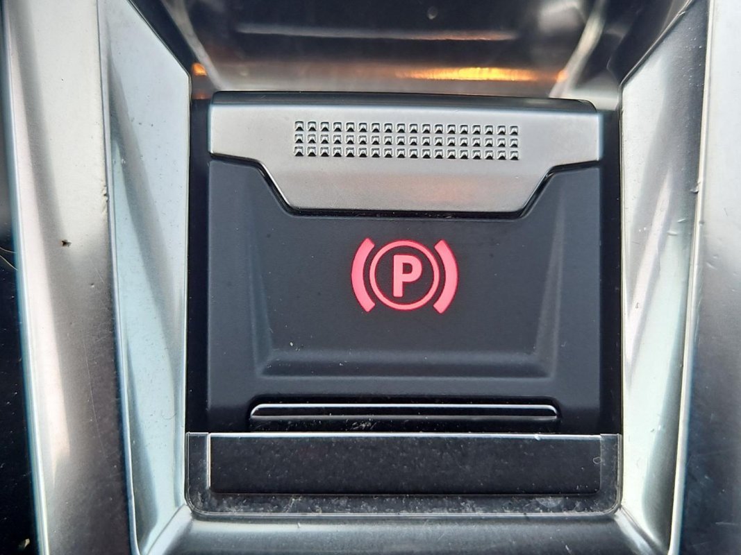 Automobil