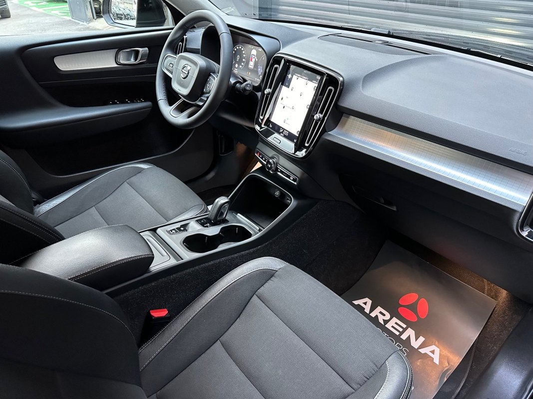 Automobil