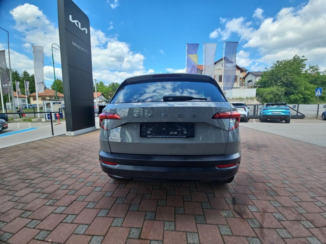 Automobil