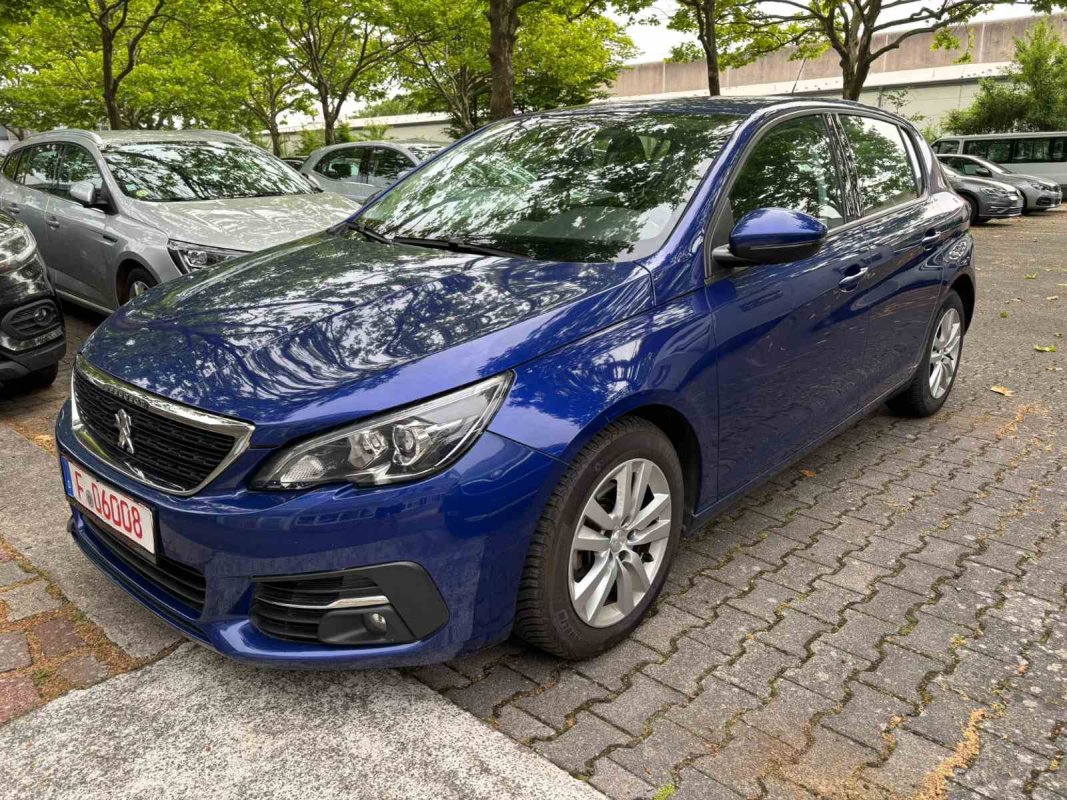 Automobil