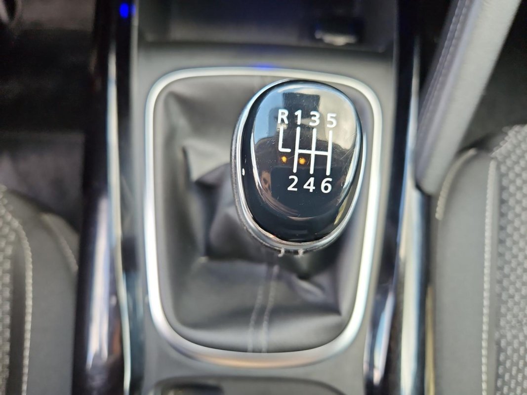 Automobil