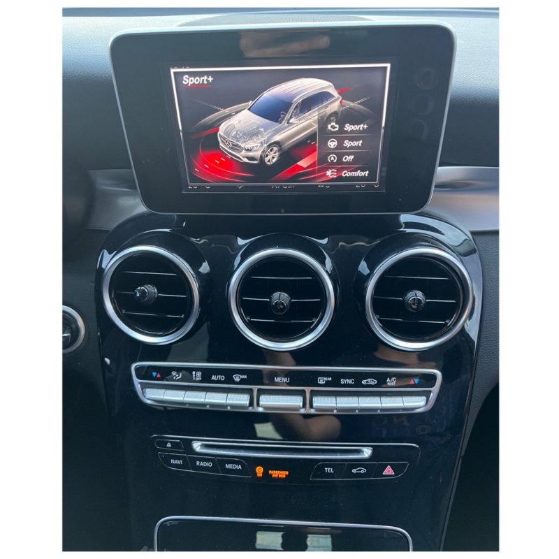 Automobil