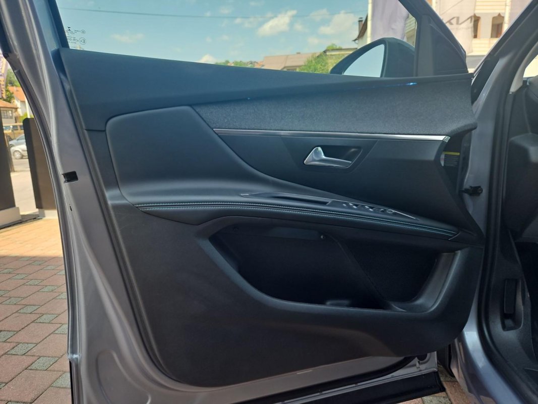 Automobil