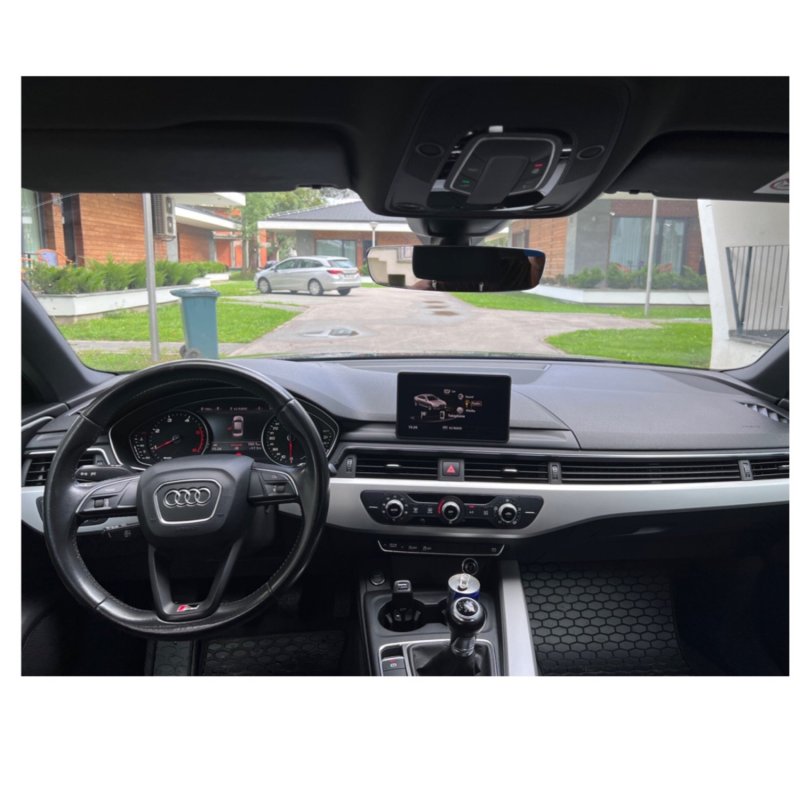Automobil