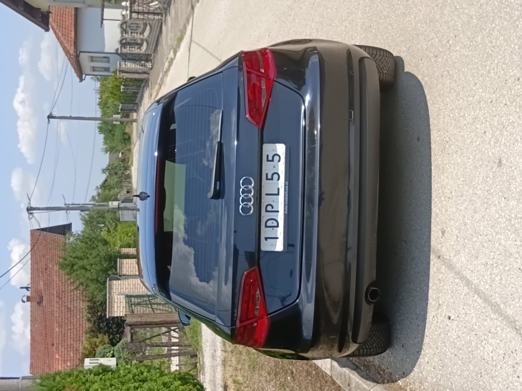 Automobil