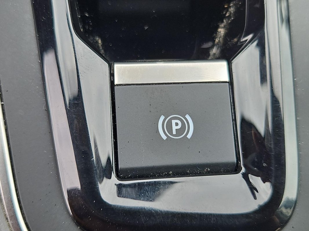 Automobil