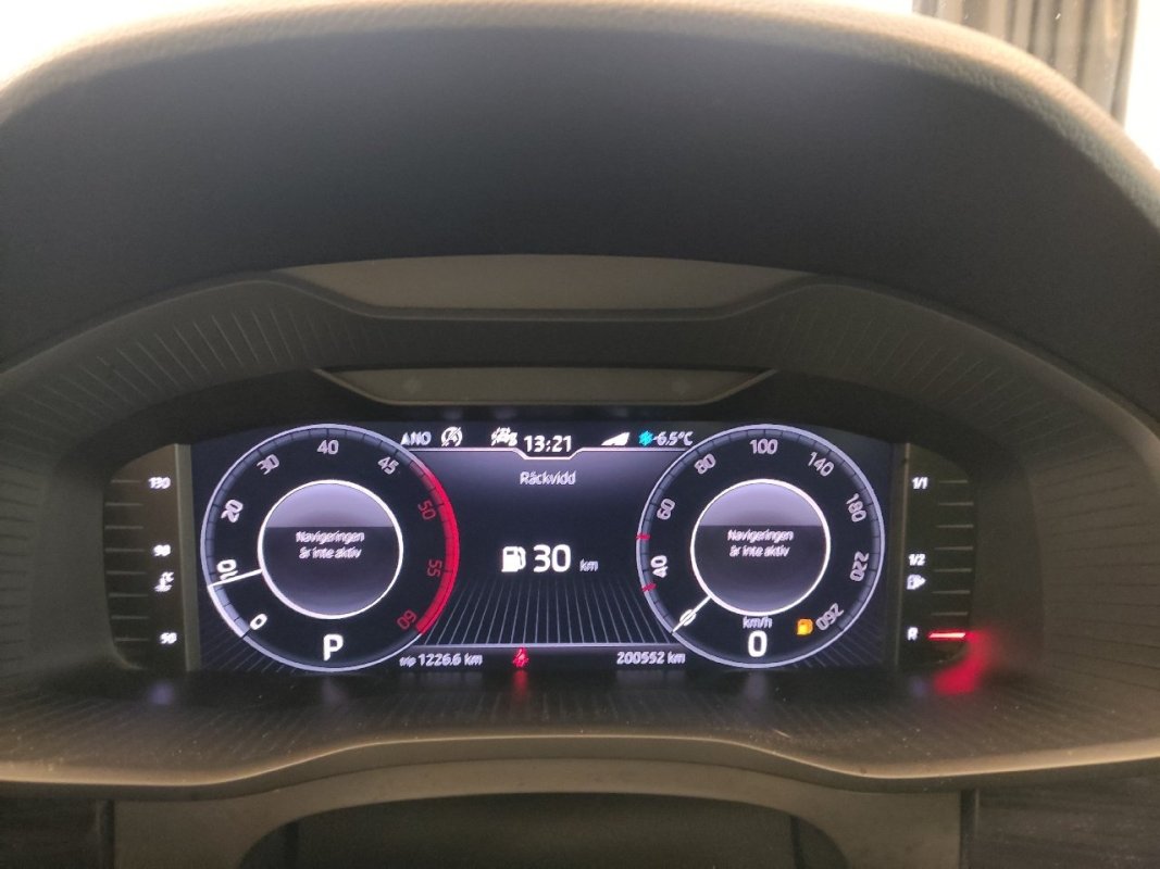 Automobil