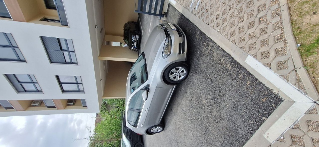 Automobil