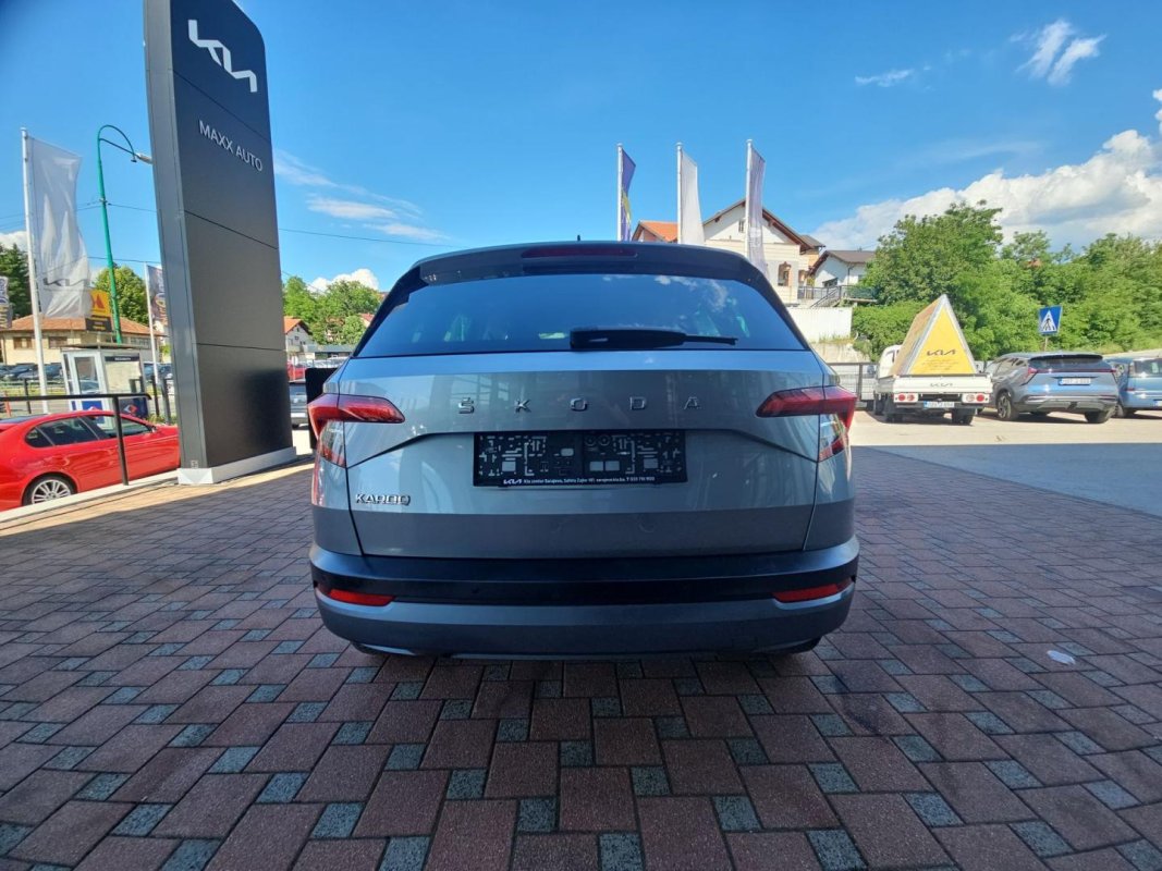 Automobil
