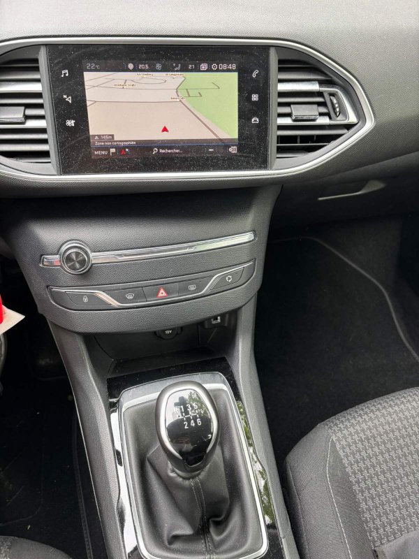 Automobil