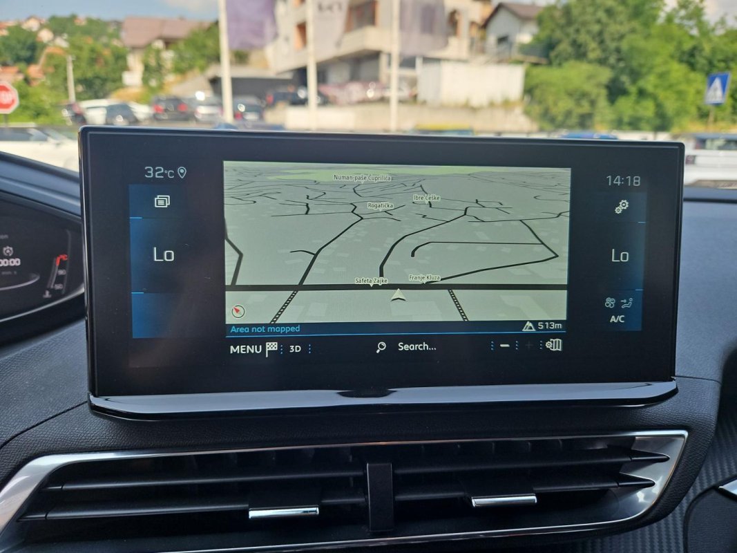 Automobil