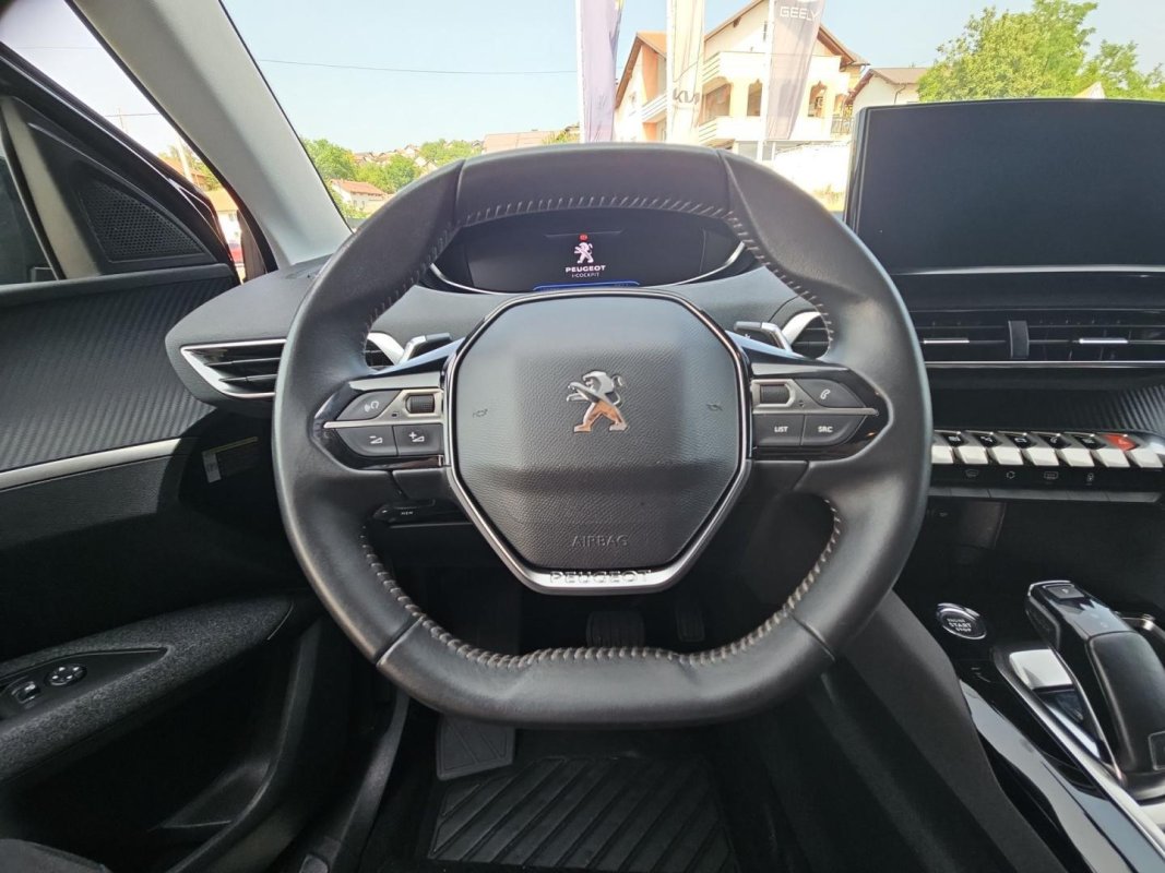 Automobil