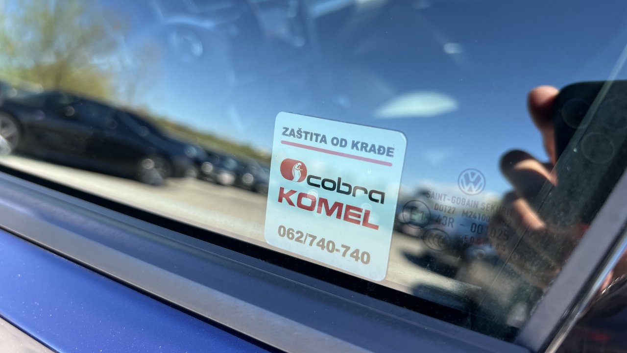 Automobil
