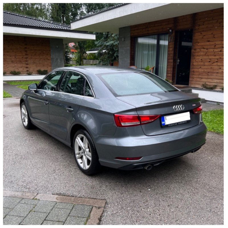 Automobil