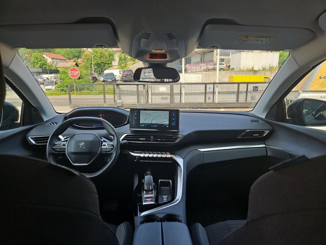 Automobil