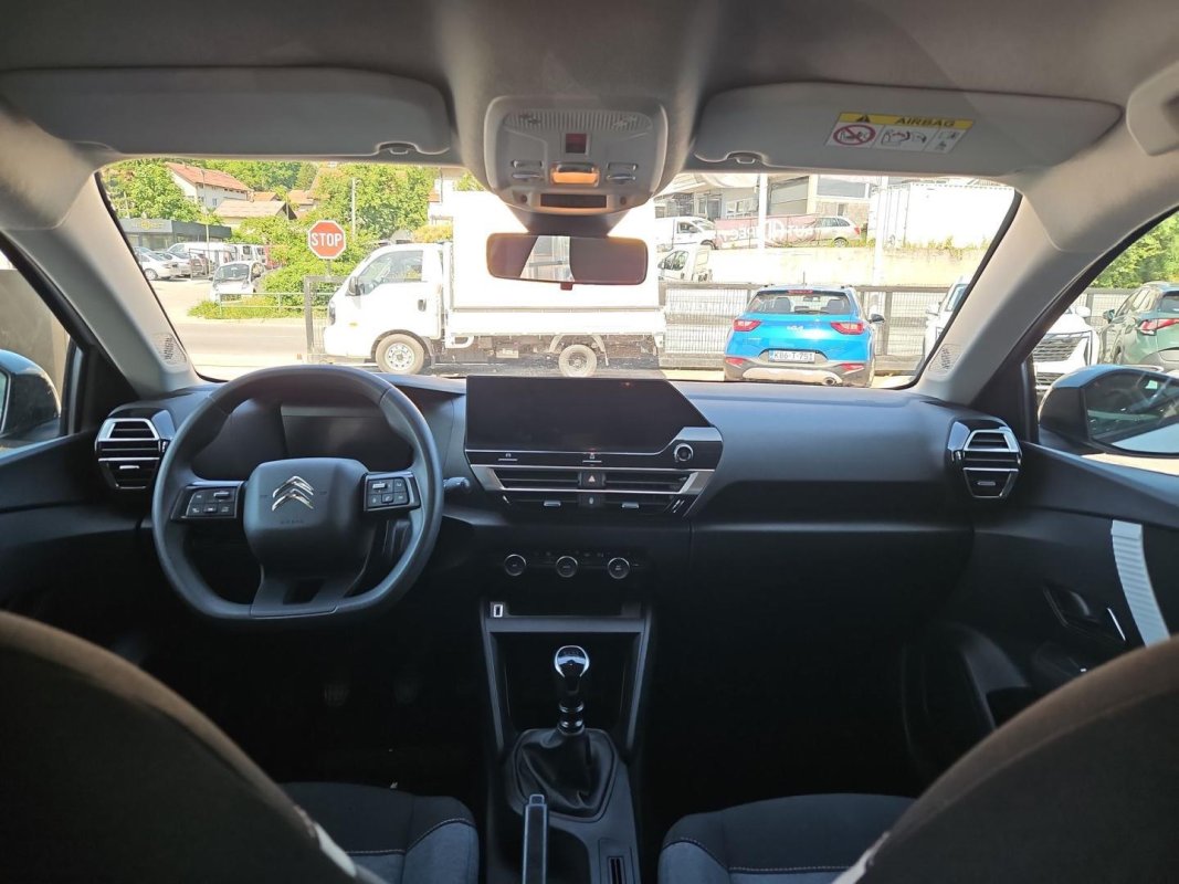 Automobil