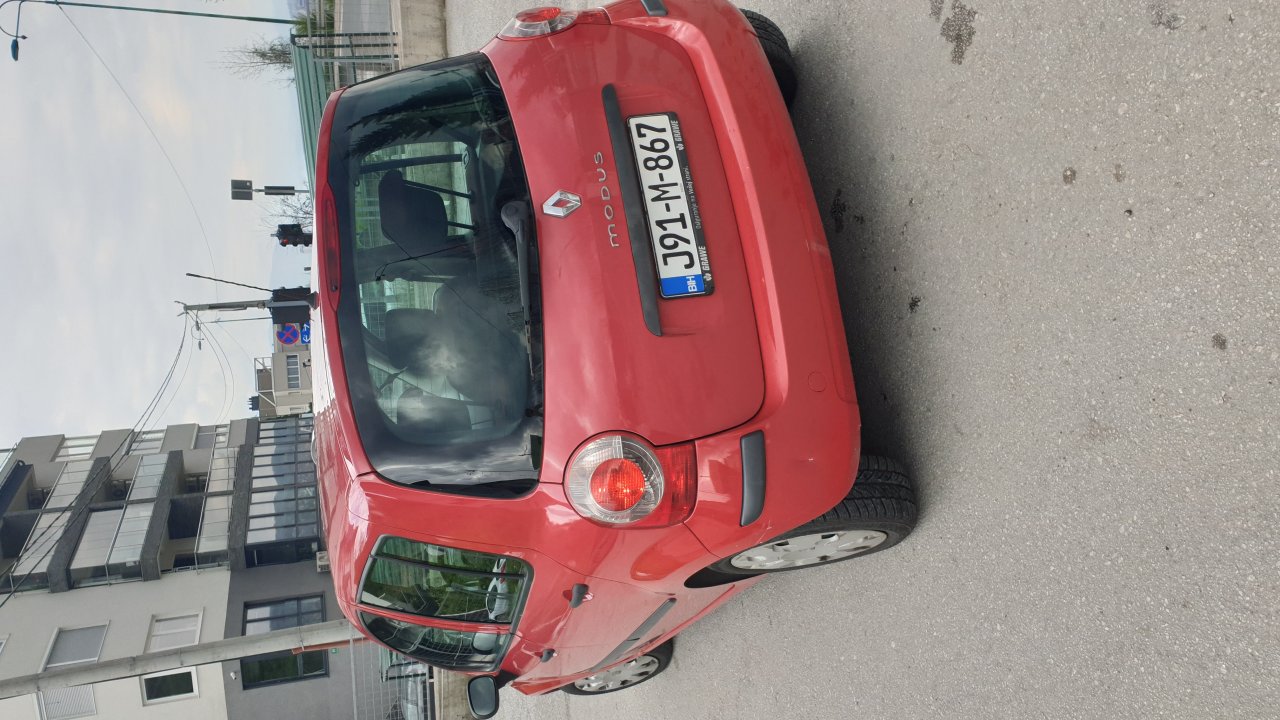 Automobil